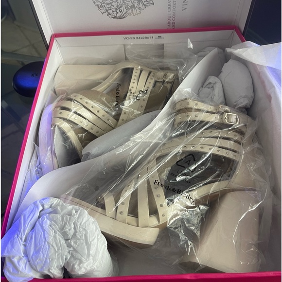 NIB Vince Camuto Nanthie Platform Women's Sandal in Warm Vanilla size 9 - Picture 2 of 10